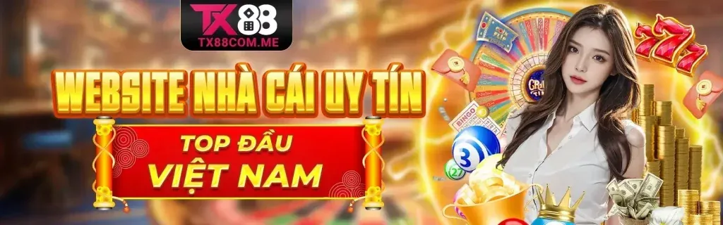 Bàn chơi Baccarat với các lá bài và chip cược, minh họa chiến lược Baccarat tại hello88.